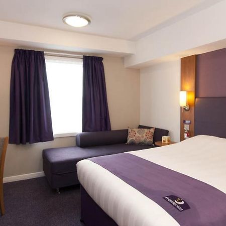 Premier Inn Cardiff Roath Exterior foto