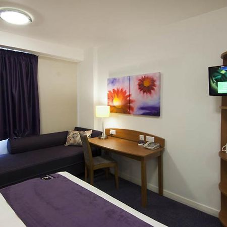 Premier Inn Cardiff Roath Exterior foto
